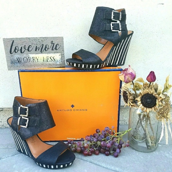 Edgy Arturo Chiang Wedges - Picture 2 of 5